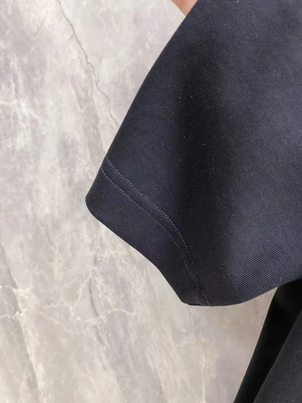 《LV~ 》 2026New Arrival Quality T ， , Versatile Quality ！ ‼ 32 G ‼ ， ， ， ， T 🤪 Sizes：S-M-L-XL-2XL ：Black，White， Same Style